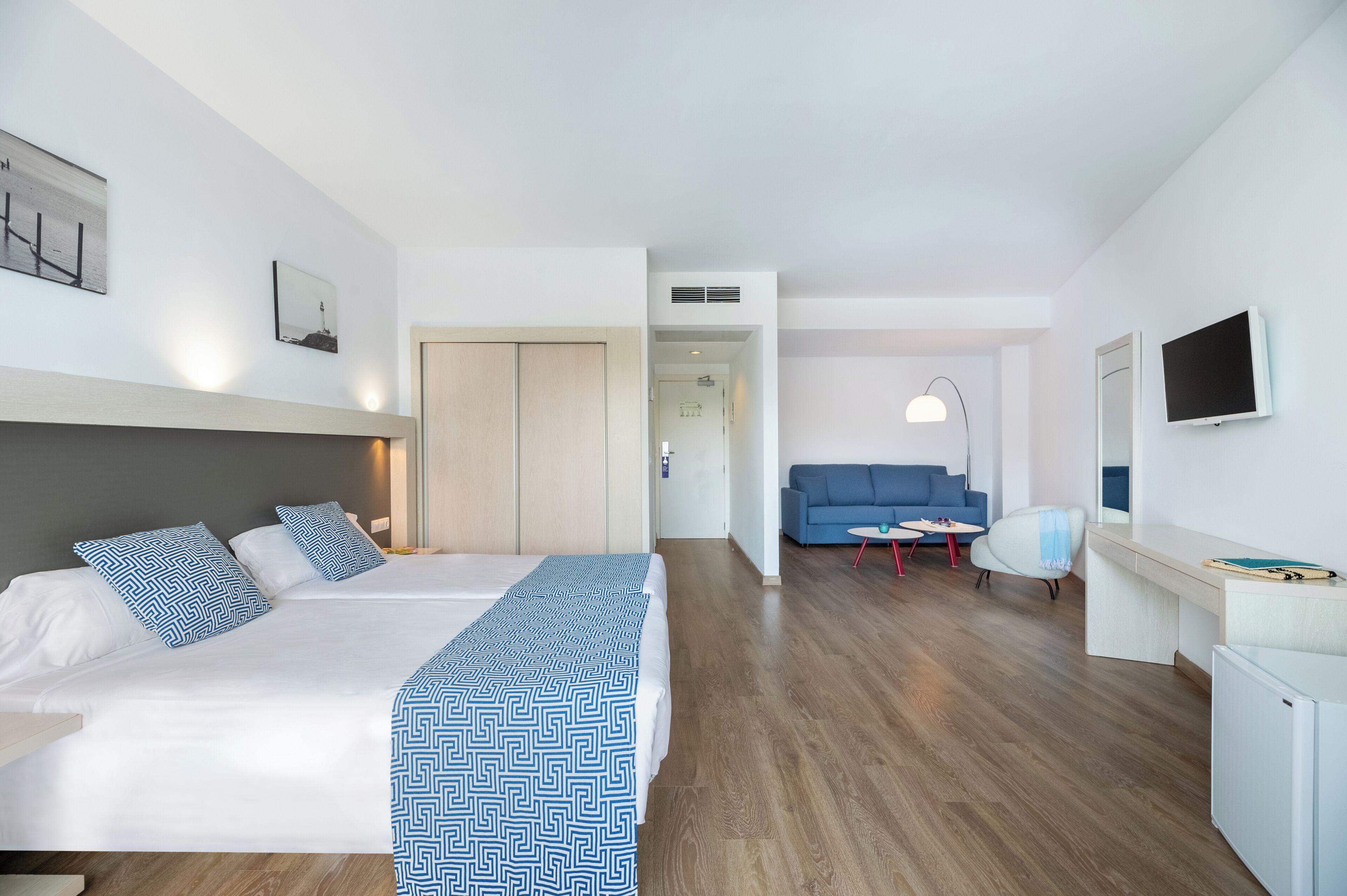 Suite familiar, vista al mar | Cortinas blackout, wifi gratis y ropa de cama 