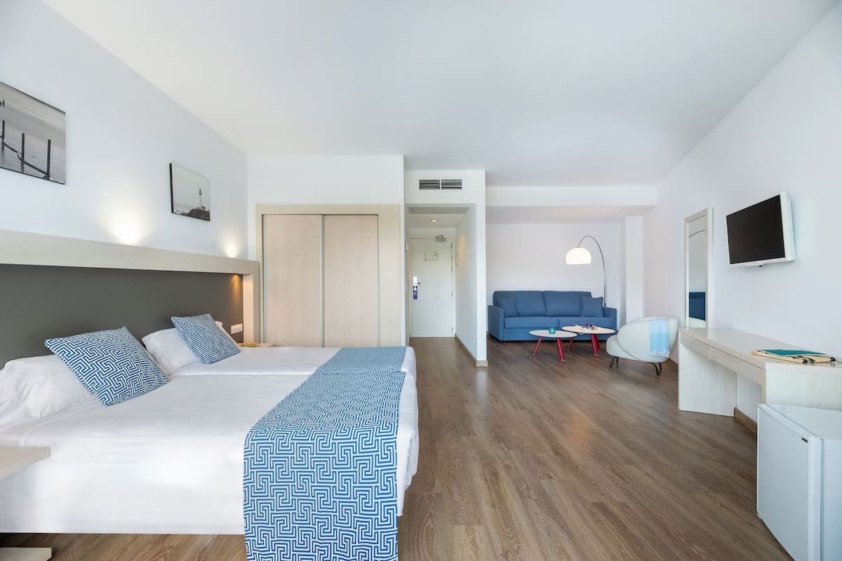 Suite familiar, vista al mar | Cortinas blackout, wifi gratis y ropa de cama