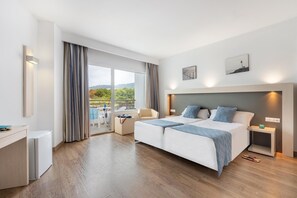 遮光カーテン、WiFi (無料)、ベッドシーツ