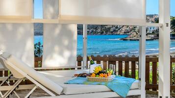 Inomhuspool, 2 utomhuspooler och solstolar