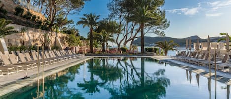 Indoor pool, 2 outdoor pools, sun loungers