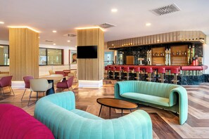 2 bars/lounges, poolside bar - Hotel Vibra Beverly Playa (Calvia)