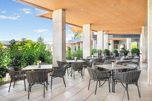 Terrace/patio - Park Inn by Radisson Sárvár Resort & Spa (Sarvar)