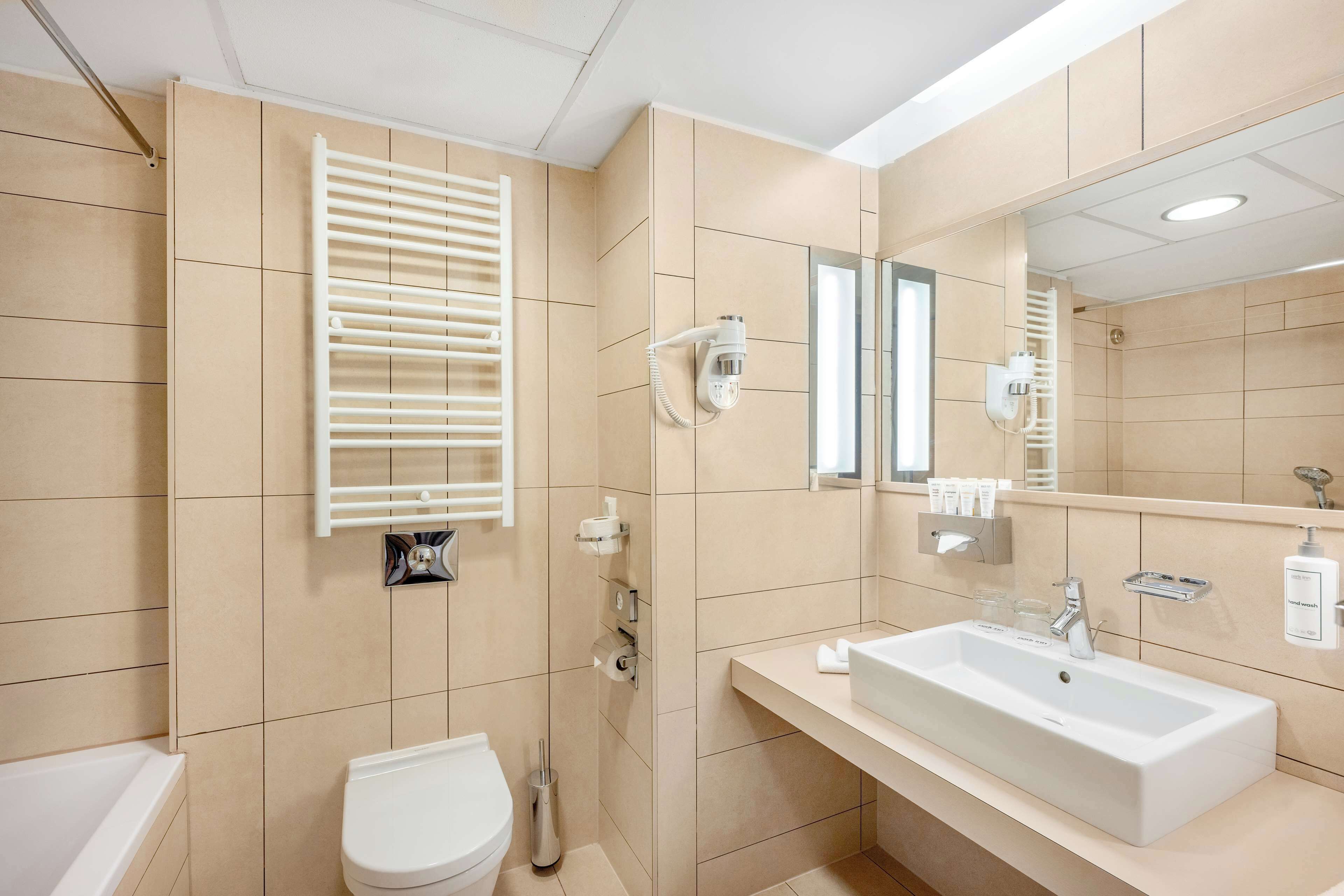 suite (top floor) | bathroom | shower, free toiletries, hair dryer, bathrobes