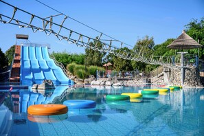 6 outdoor pools