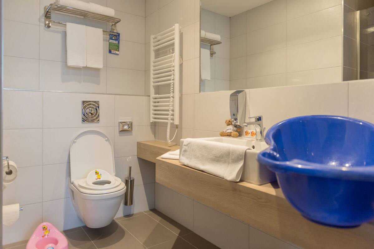 standard room | bathroom | shower, free toiletries, hair dryer, bathrobes