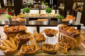 Se sirven desayunos, comidas y cenas 