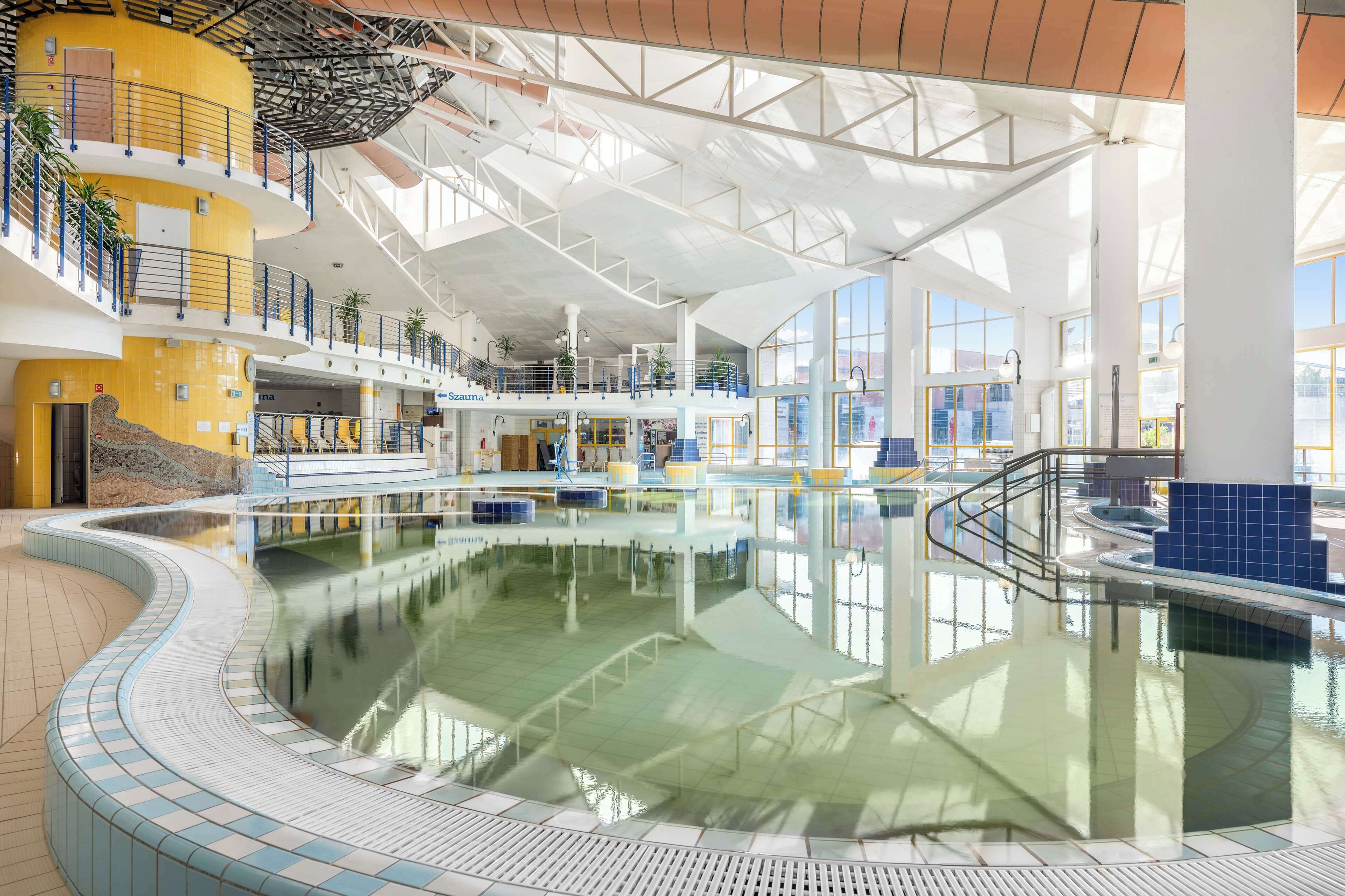 Innendørsbasseng