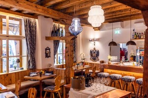 Se sirven almuerzos y cenas, cocina internacional