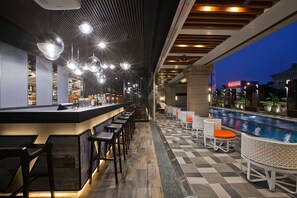 Poolside bar - Miramar Garden Taipei (Taipei)