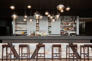 Bar junto a la piscina