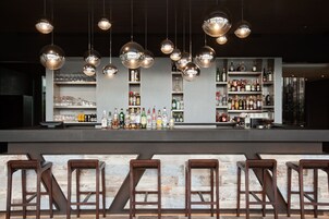 Bar junto a la piscina