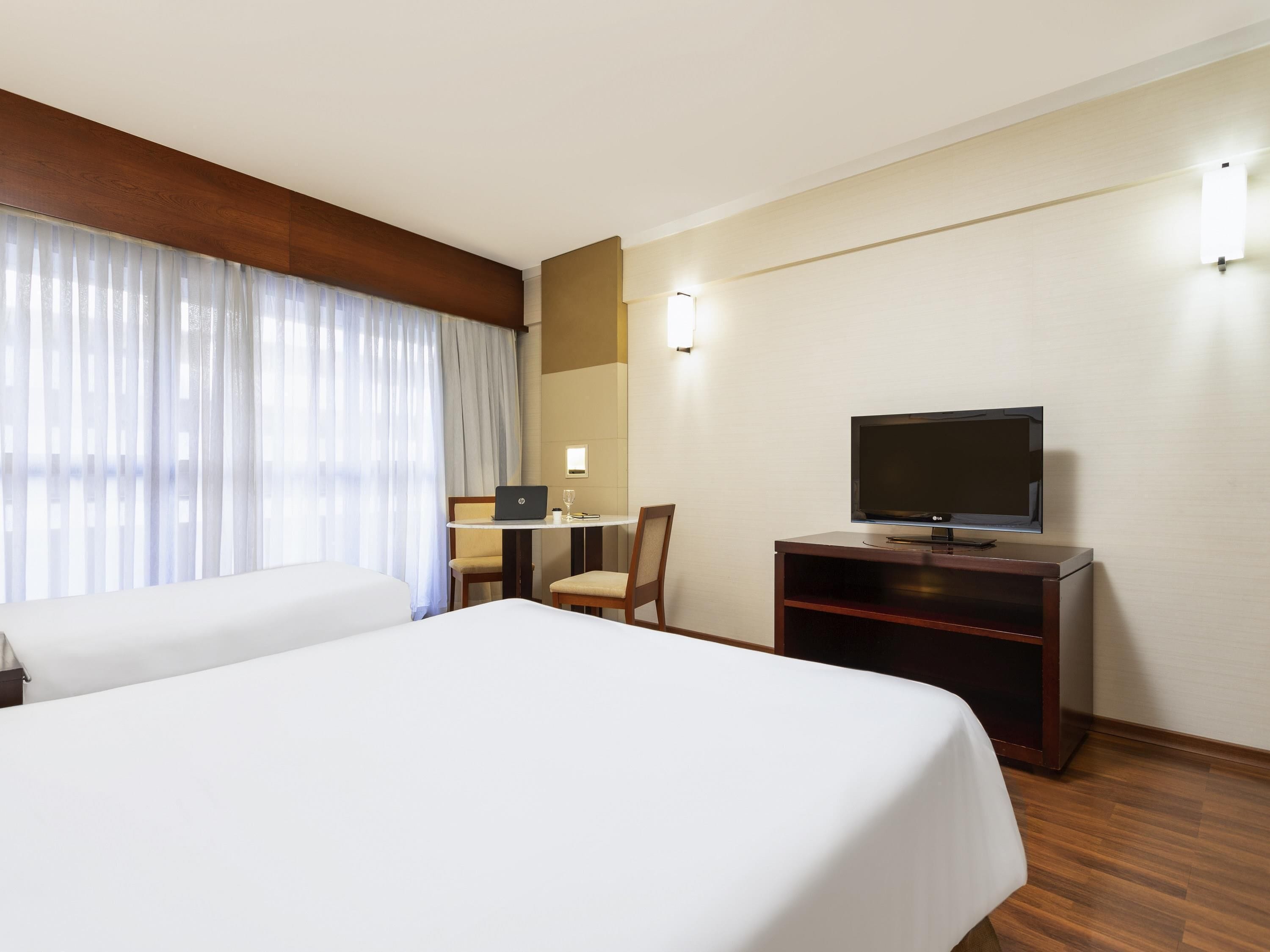 Departamento estándar, varias camas | Ropa de cama de alta calidad y minibar 