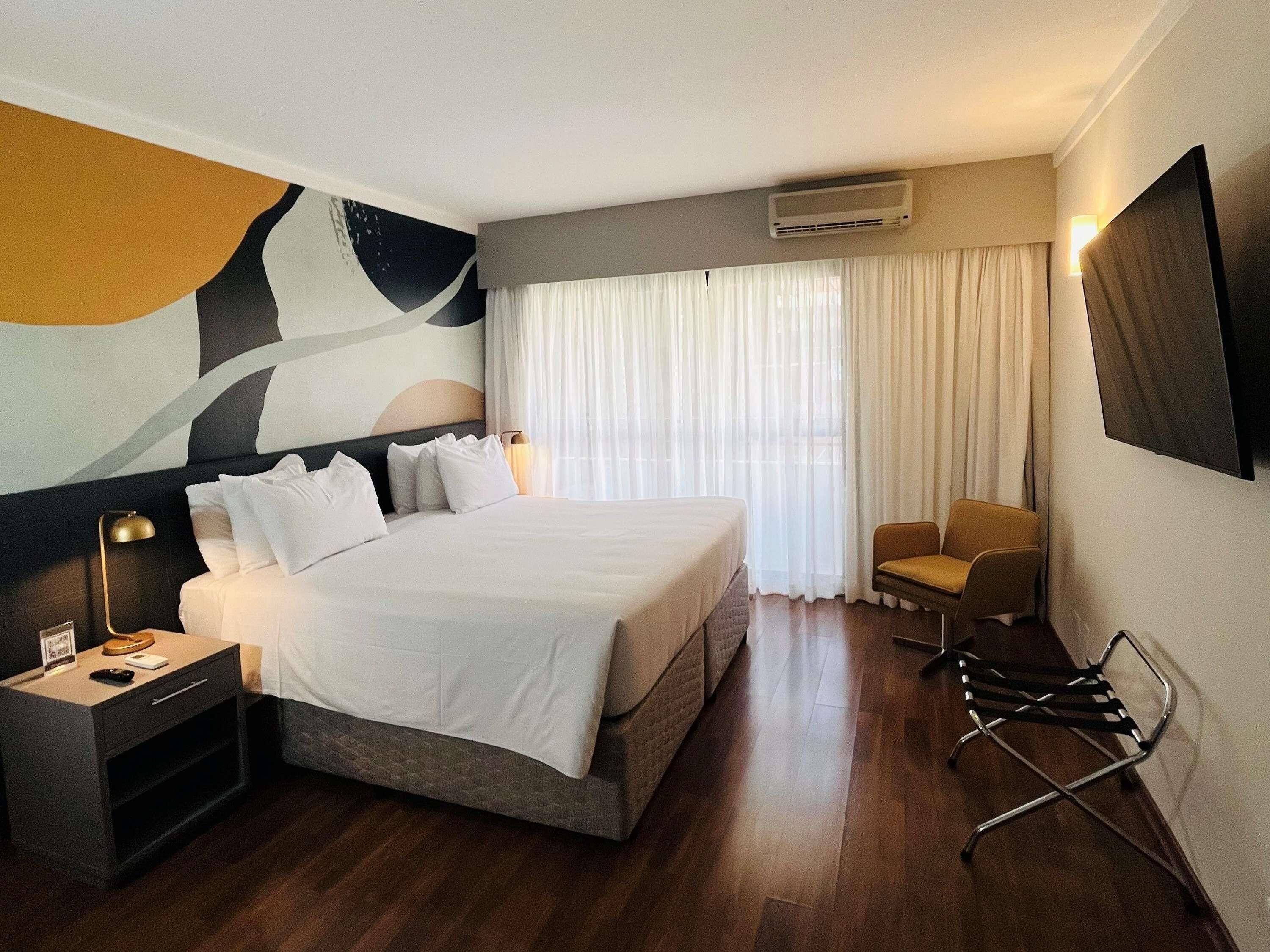 Ropa de cama de alta calidad y minibar 