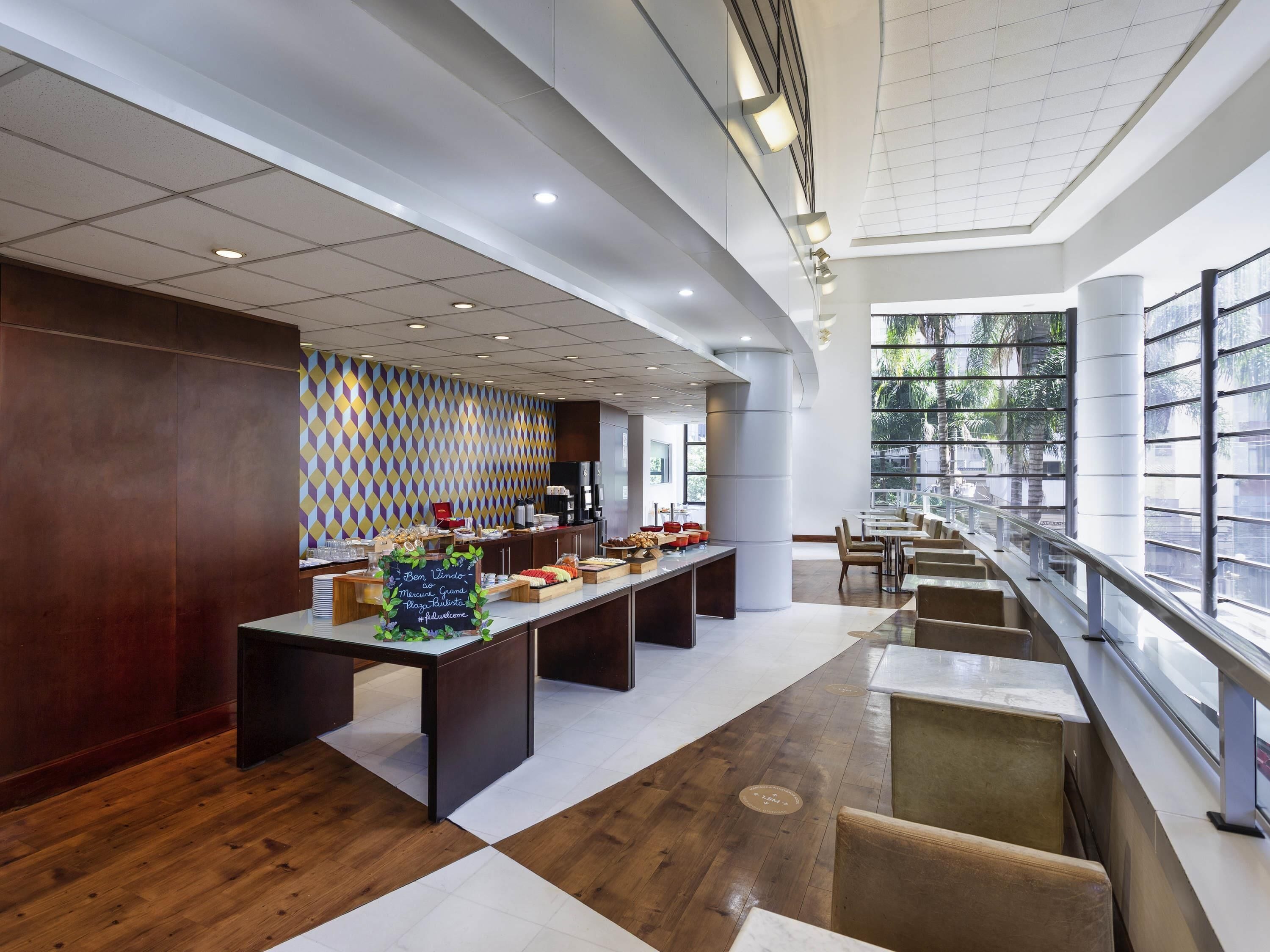 Breakfast, lunch, dinner served; international cuisine 