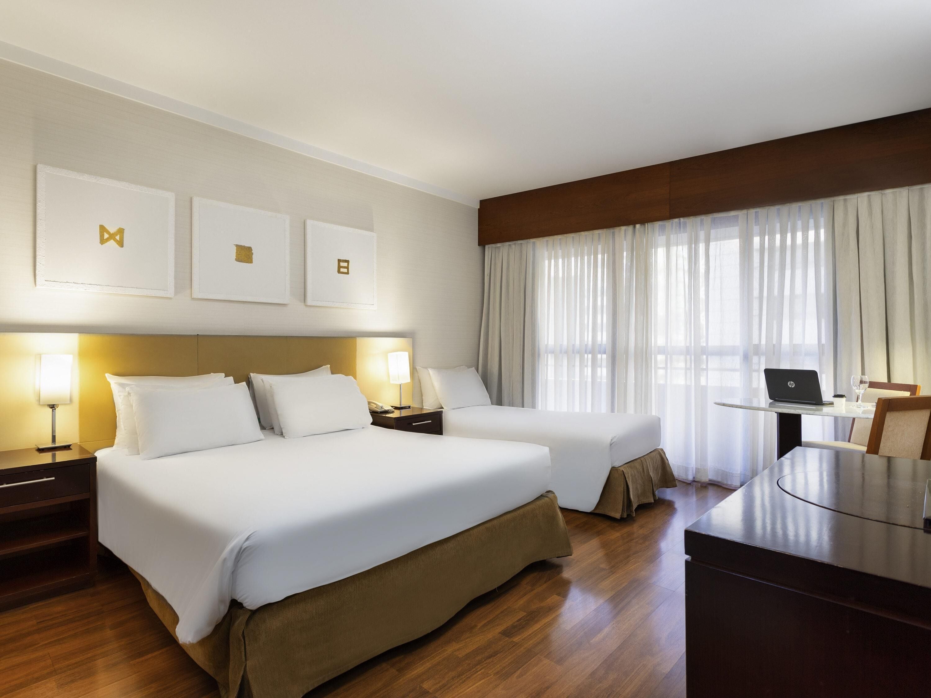 Ropa de cama de alta calidad y minibar 