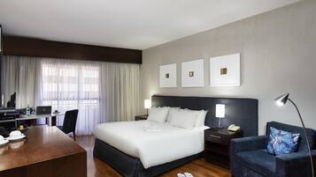 Superior Apartment, 1 Queen Bed | Premium bedding, minibar, in-room safe, blackout drapes