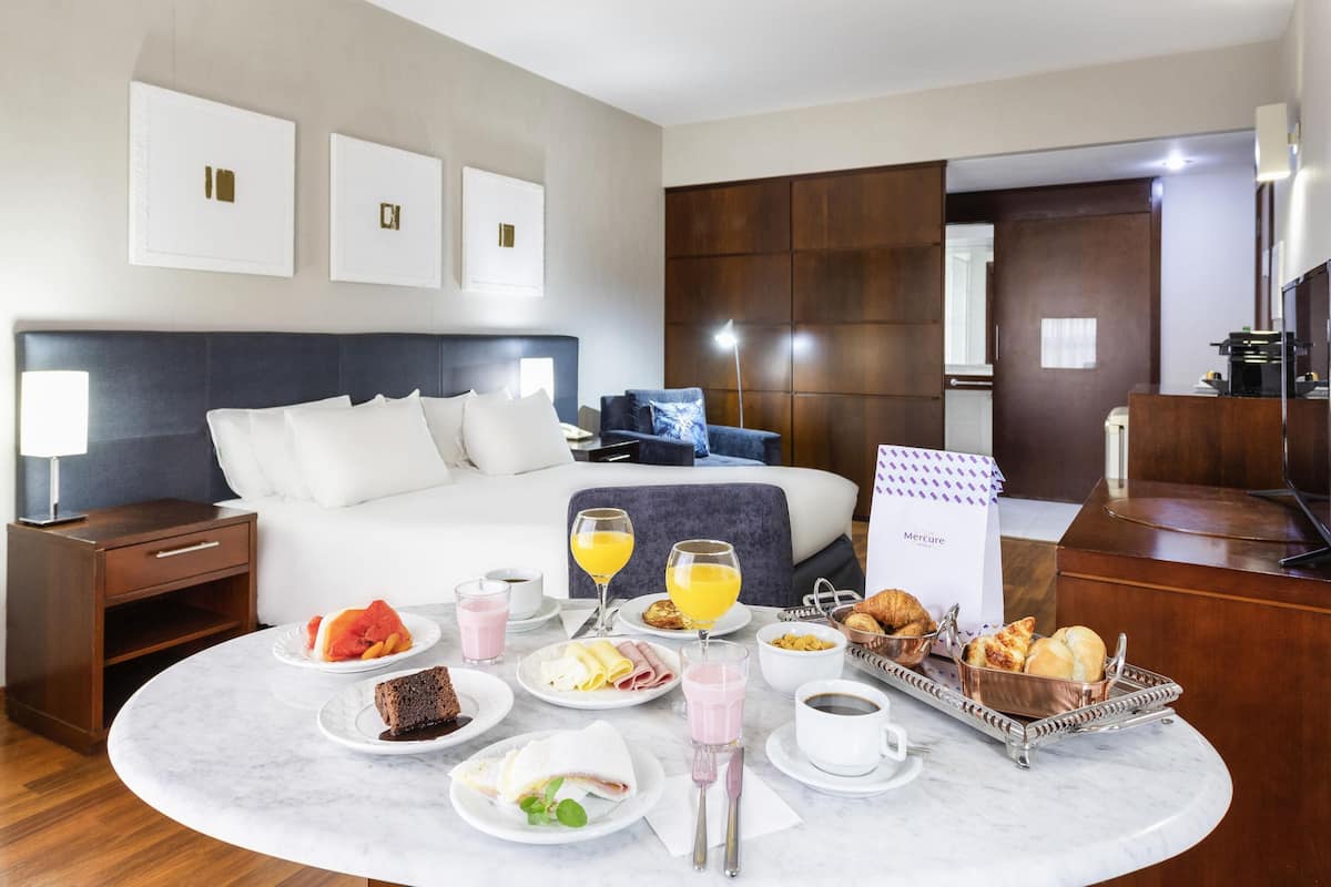 Superior Apartment, 1 Queen Bed | Premium bedding, minibar, in-room safe, blackout drapes