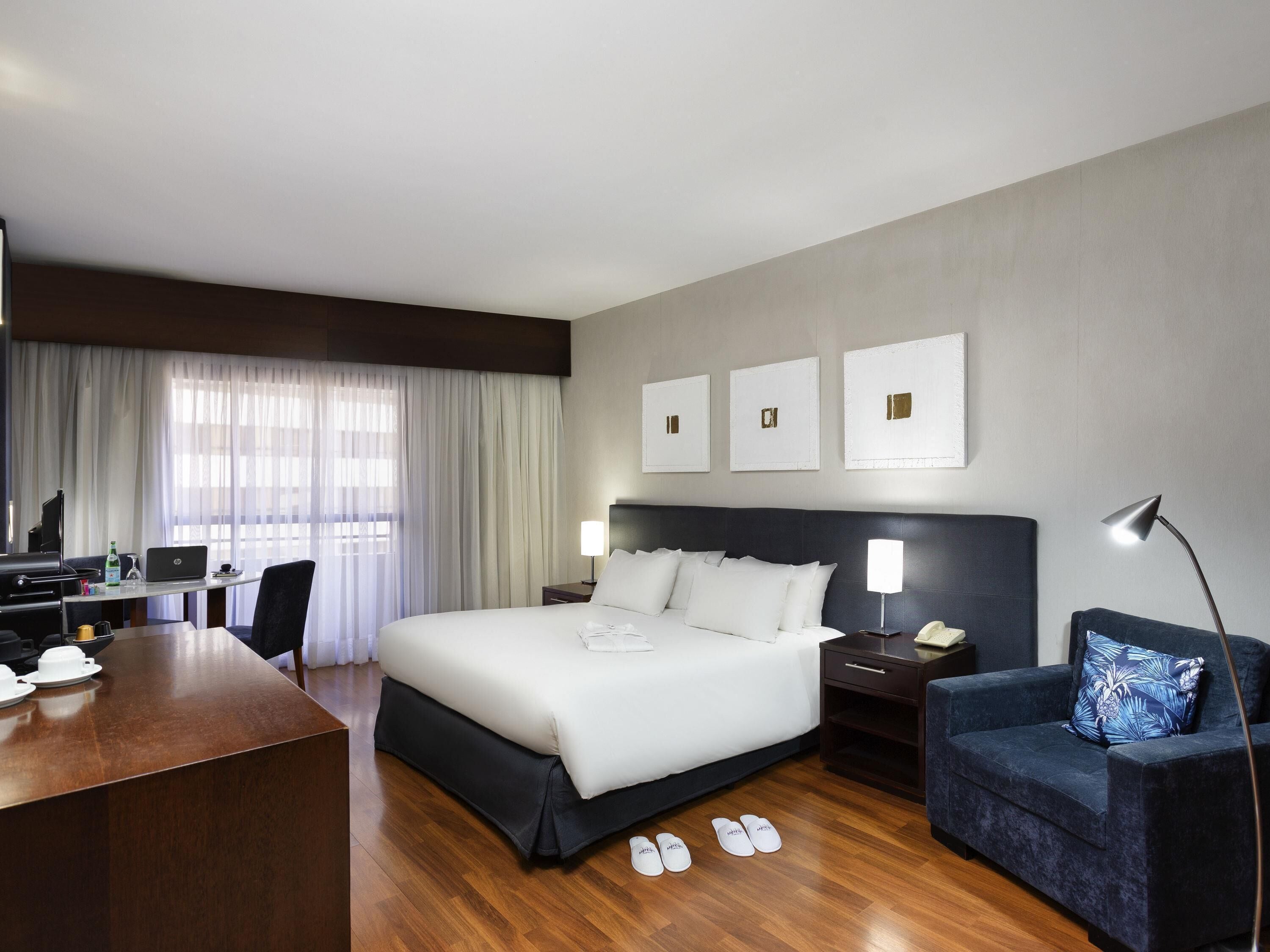 Superior Apartment, 1 Queen Bed | Premium bedding, minibar, in-room safe, blackout curtains