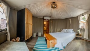 Deluxe Room, 1 Queen Bed, Mountain View