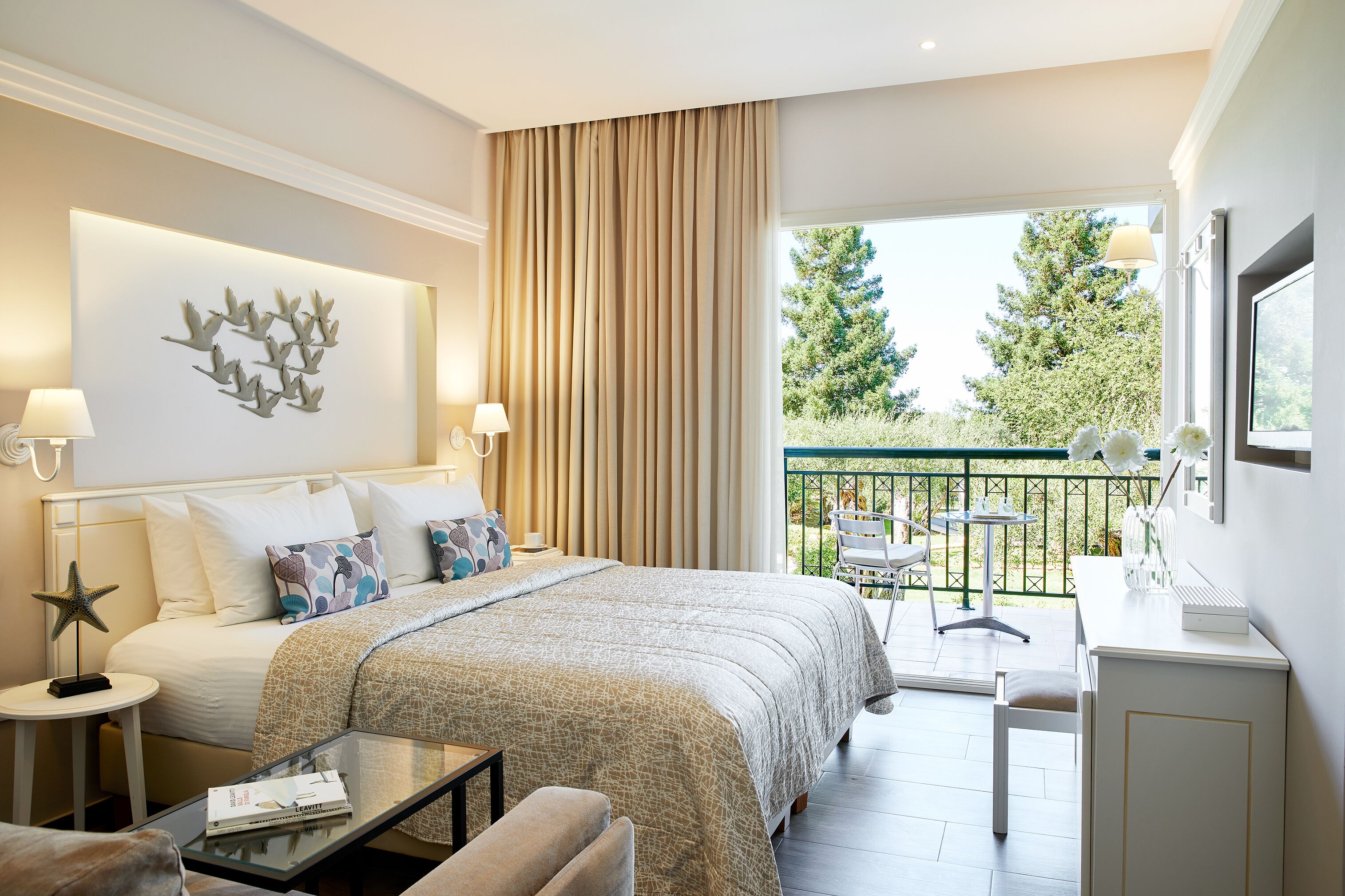 superior room, garden view | bathroom | free toiletries, hair dryer, towels