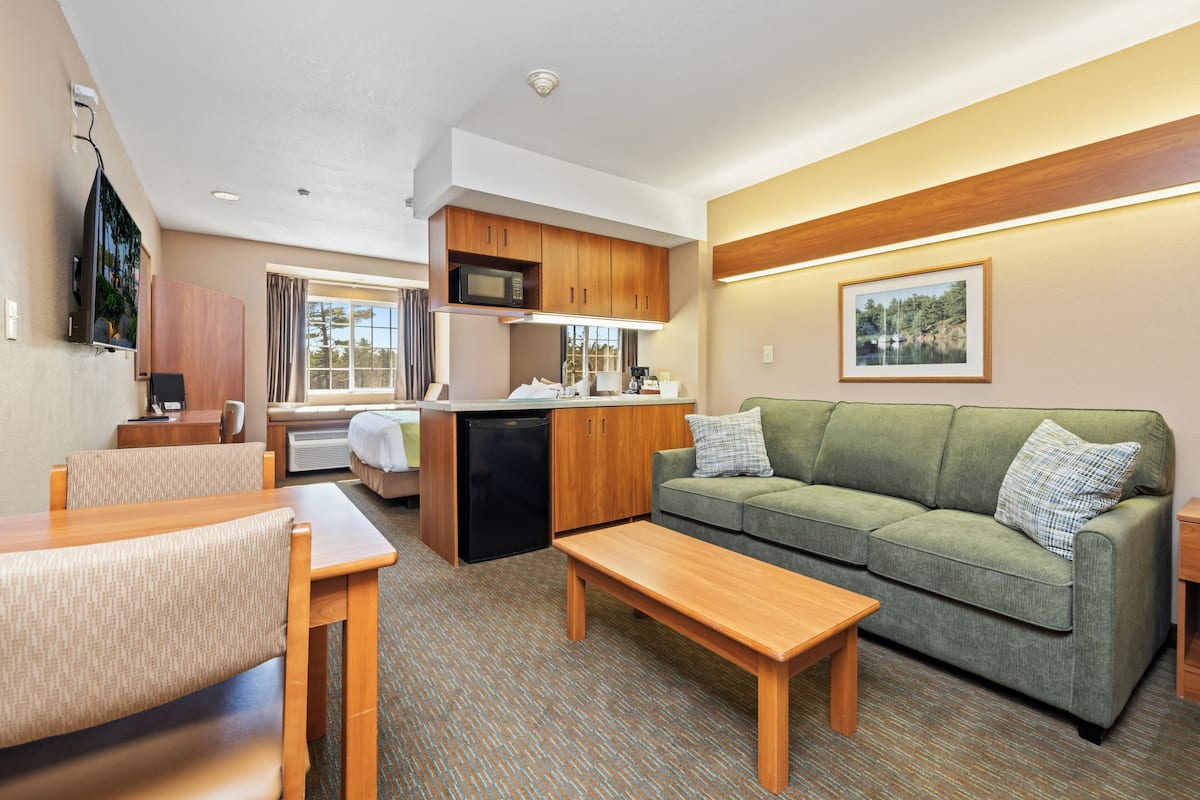 Deluxe Suite, 1 Queen Bed with Sofa bed | In-room safe, desk, iron/ironing board, cribs (free)
