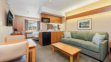 Deluxe Suite, 1 Queen Bed with Sofa bed | In-room safe, desk, iron/ironing board, free cots/infant beds