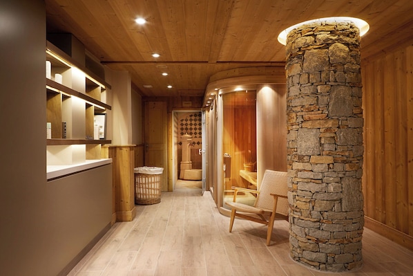 Sauna, Dampfbad, Türkisches Bad/Hamam, Körperbehandlungen