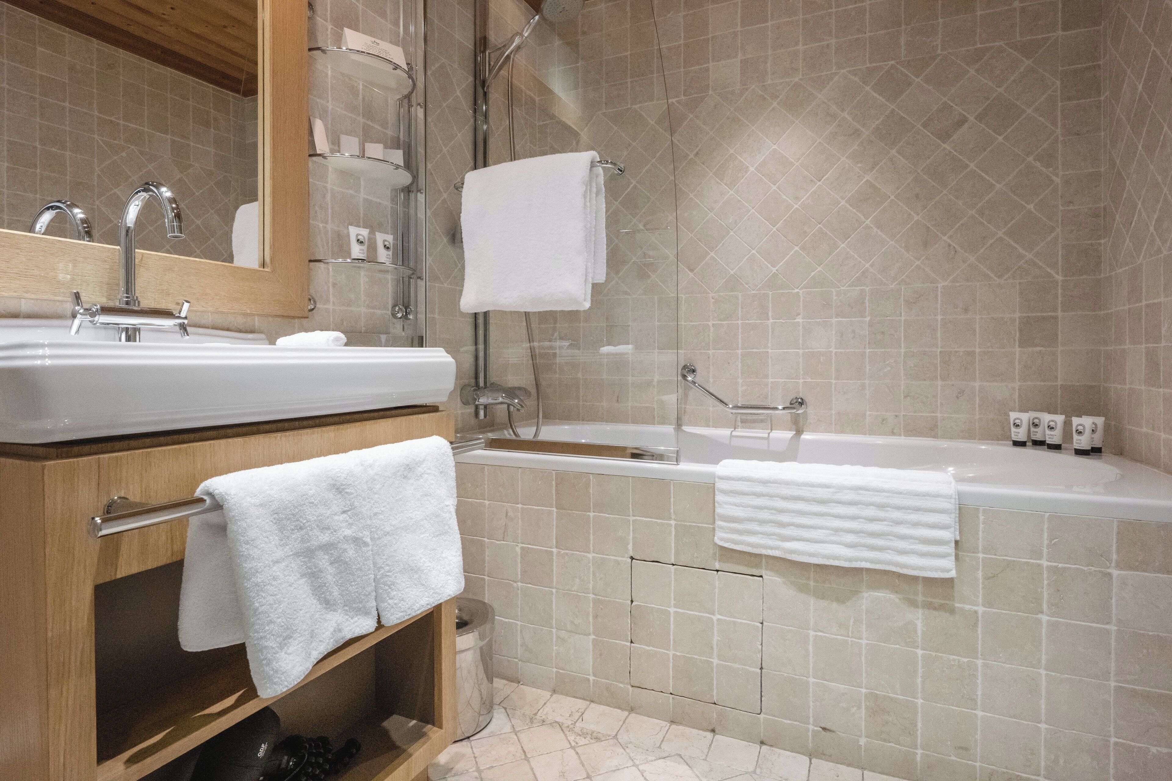 minibar, in-room safe, desk, free wifi