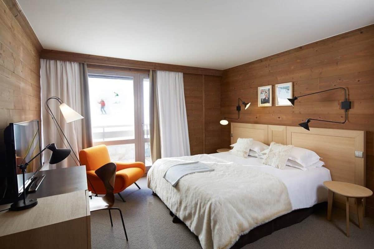 Een minibar, een kluis op de kamer, een bureau, gratis wifi