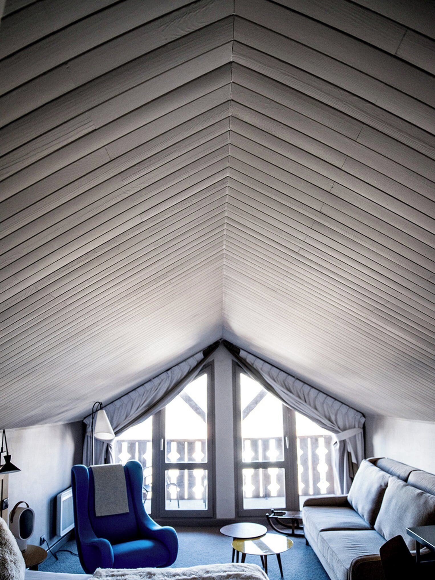 Phòng (Privilege) | Minibar, két bảo mật tại phòng, bàn 