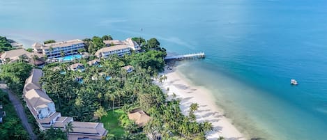 Playa privada, arena blanca y servicio gratuito de transporte a la playa