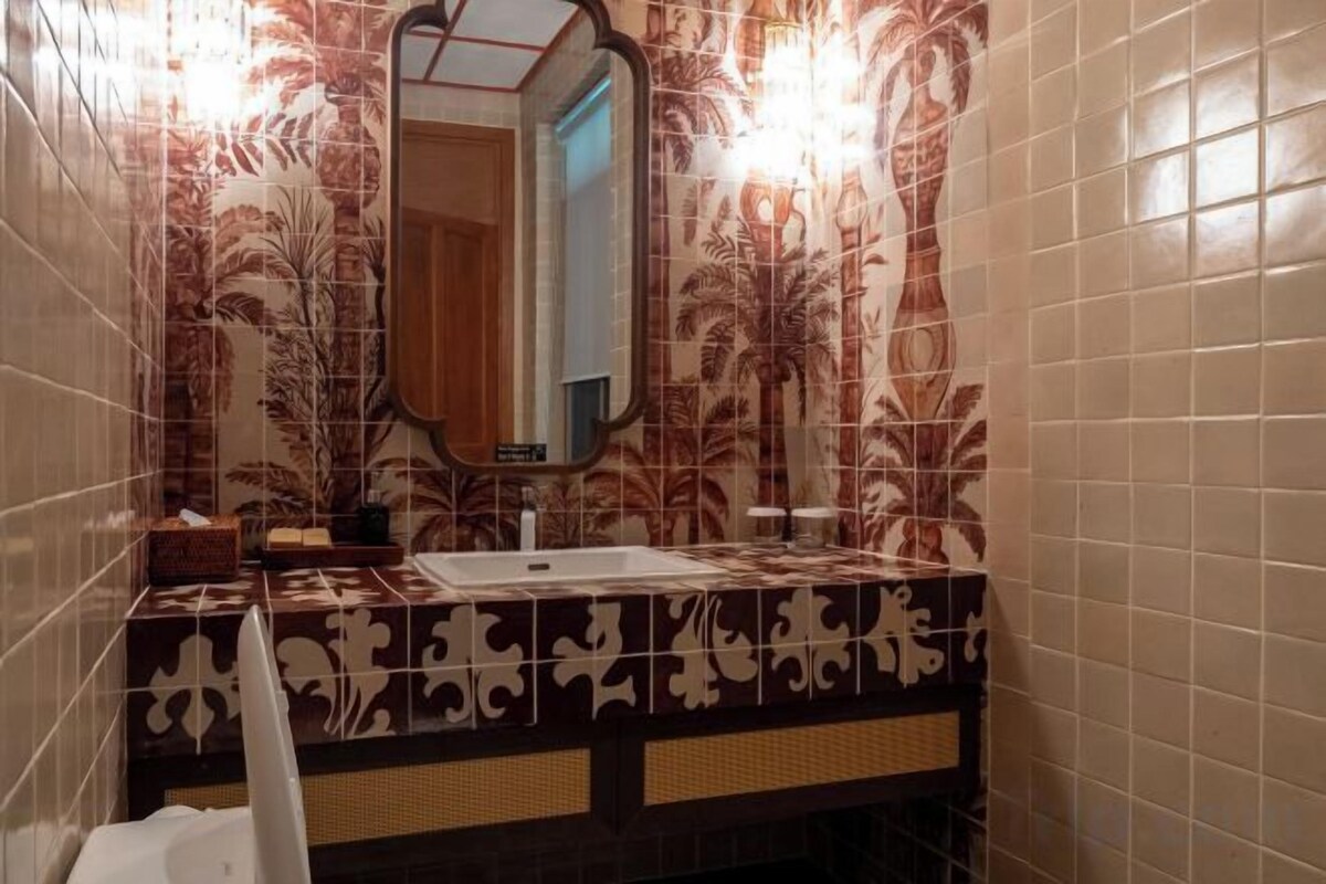 Bathroom | Free toiletries, hair dryer, bathrobes, slippers