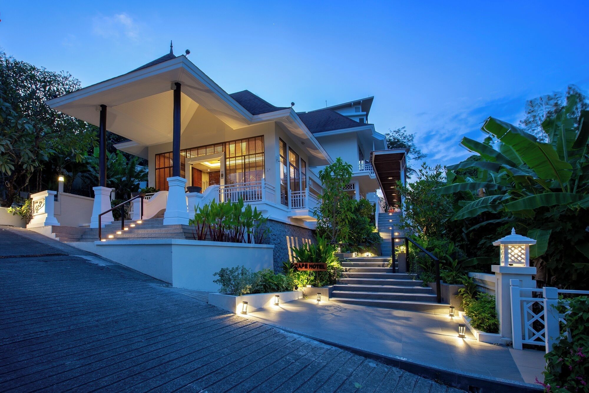 couples treatment room(s), sauna, hot tub, body treatments, aromatherapy