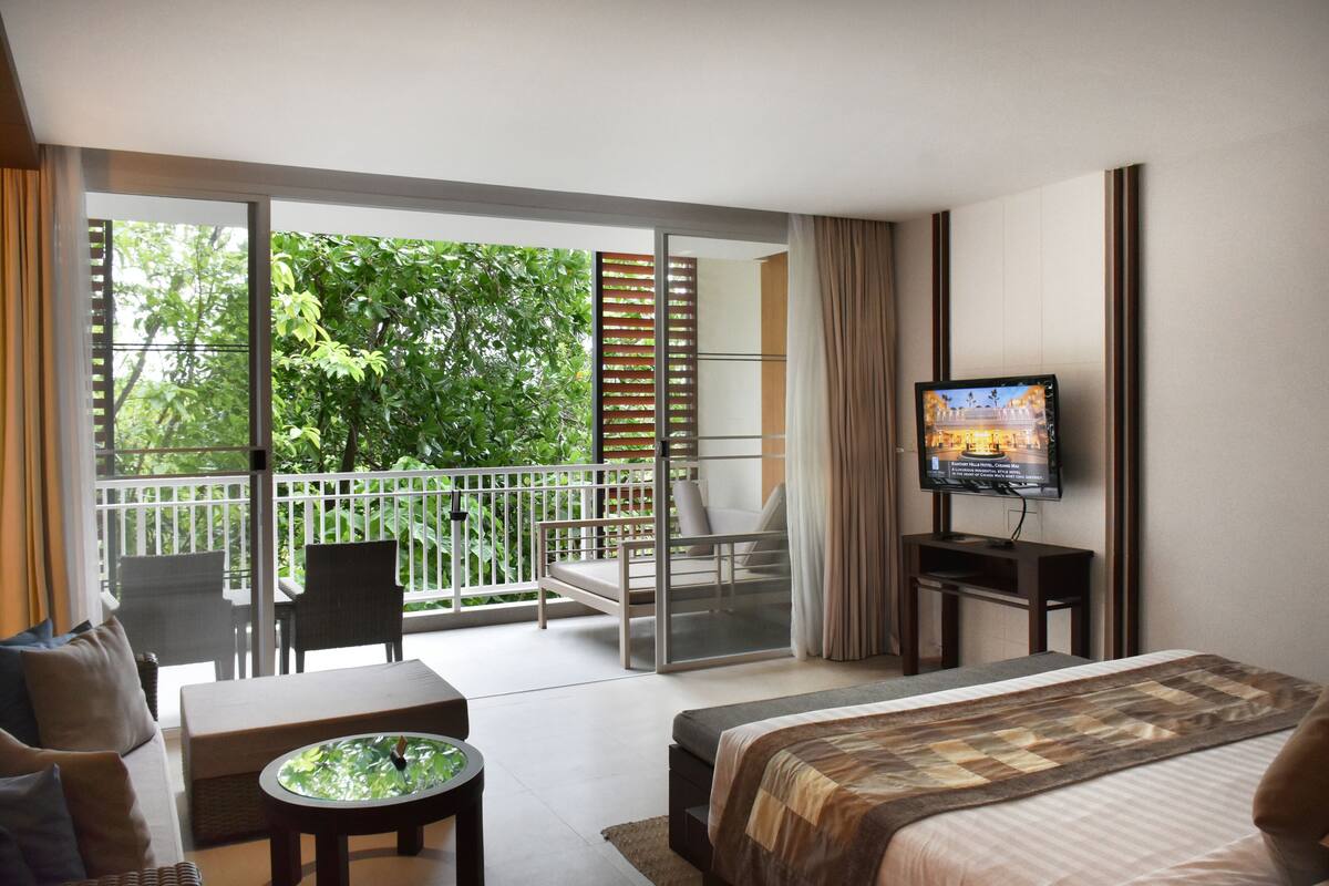 Junior Suite Garden View - Annex Wing | Premium bedding, minibar, in-room safe, desk