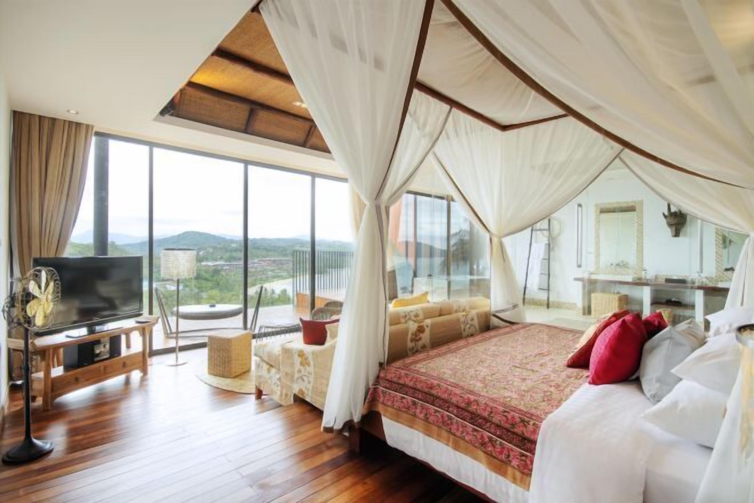 Minibar, coffre-fort, bureau, accès au Wi-Fi (inclus)