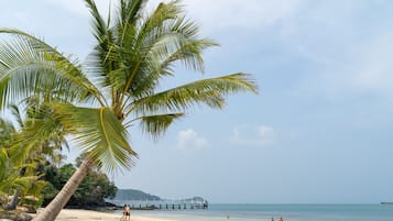 Playa privada, arena blanca y servicio gratuito de transporte a la playa