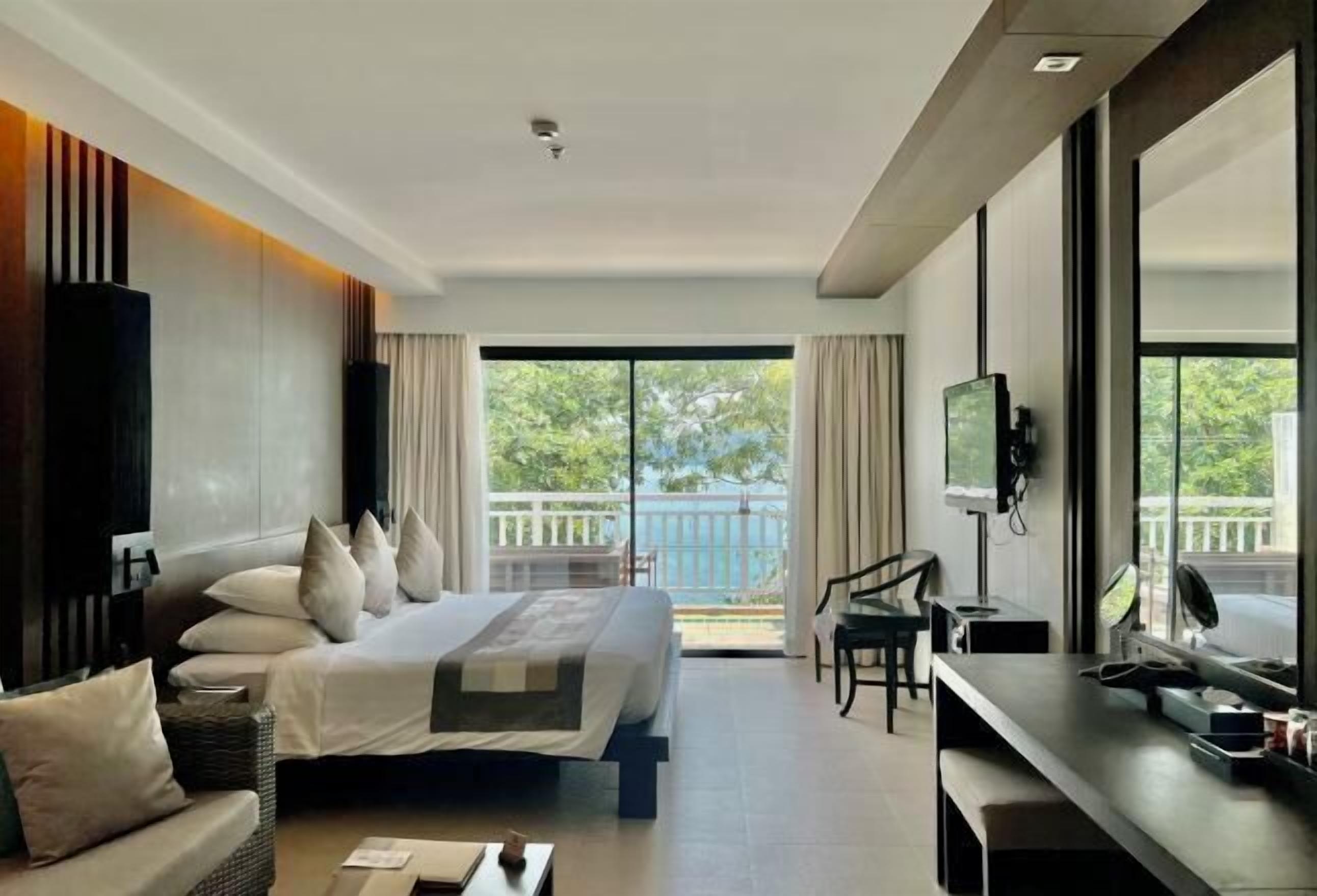 Minibar, coffre-fort, bureau, accès au Wi-Fi (inclus)