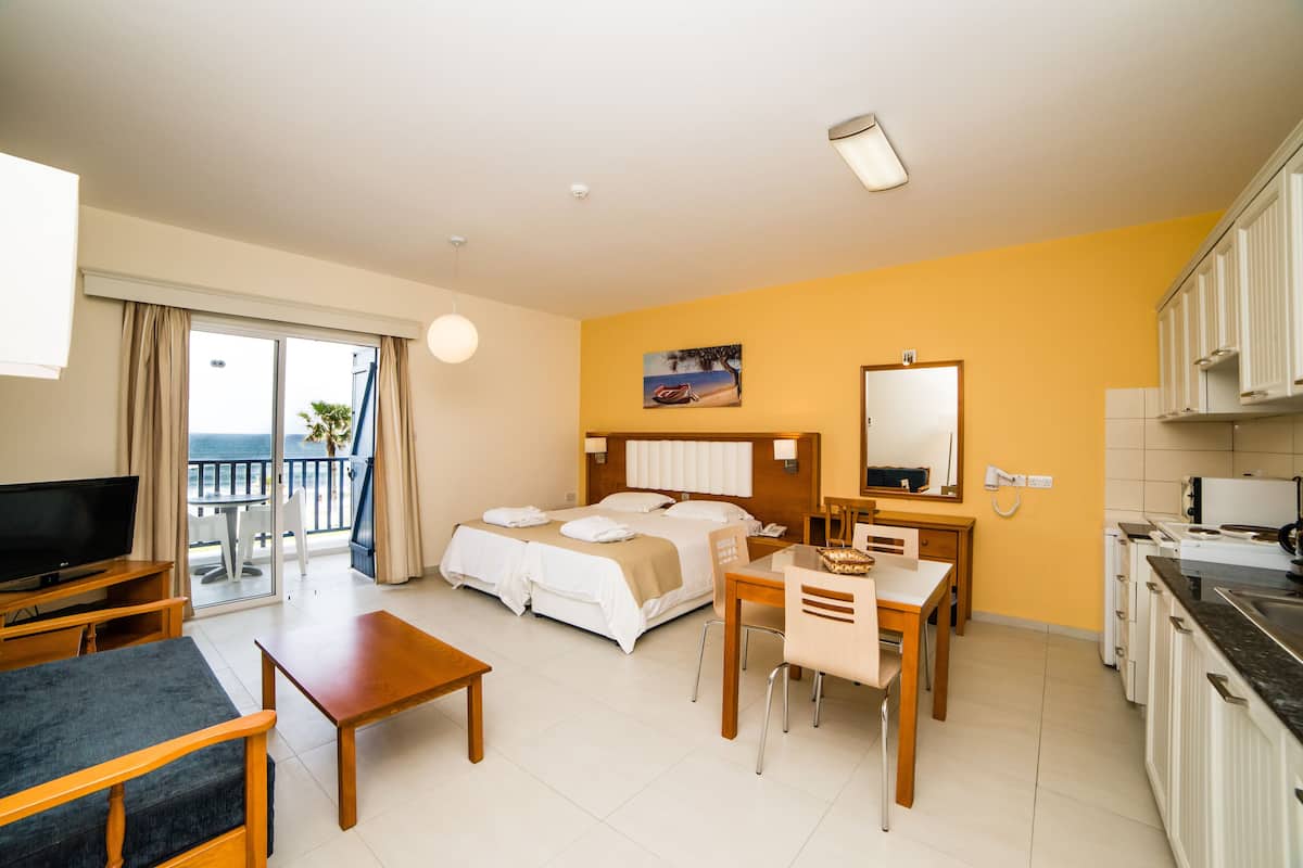 superior studio, sea view | 2 bedrooms, blackout curtains, iron/ironing board, free wifi