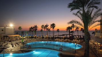 Indoor pool, seasonal outdoor pool, pool umbrellas, sun loungers