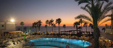 Indoor pool, seasonal outdoor pool, pool umbrellas, sun loungers