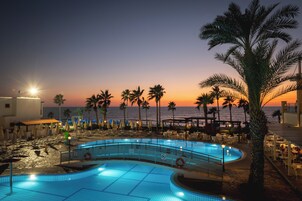 Indoor pool, seasonal outdoor pool, pool umbrellas, sun loungers