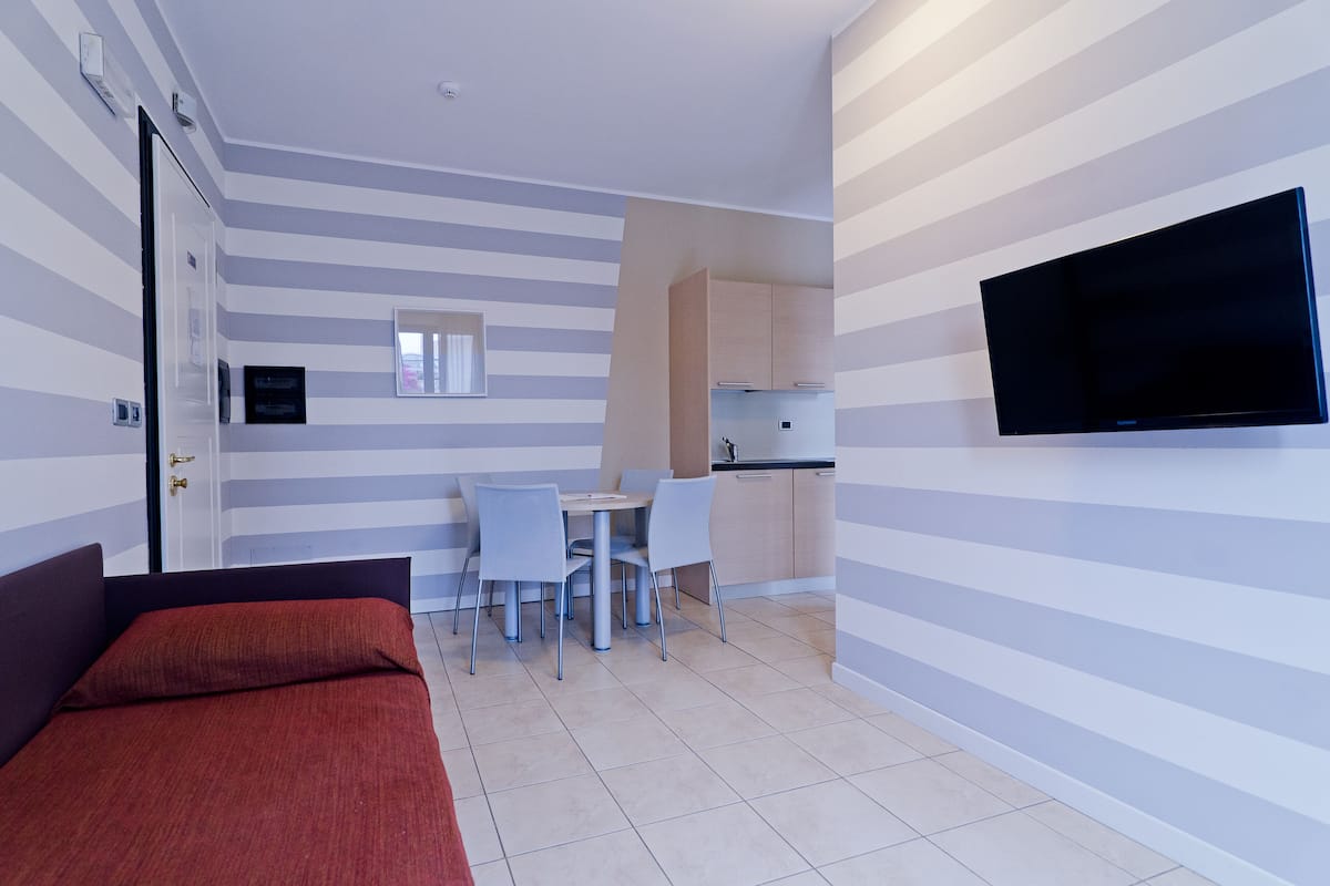 Apartment, 1 Bedroom | Minibar, in-room safe, desk, blackout drapes
