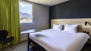 Room, 1 Double Bed | 1 bedroom, premium bedding, pillowtop beds, laptop workspace