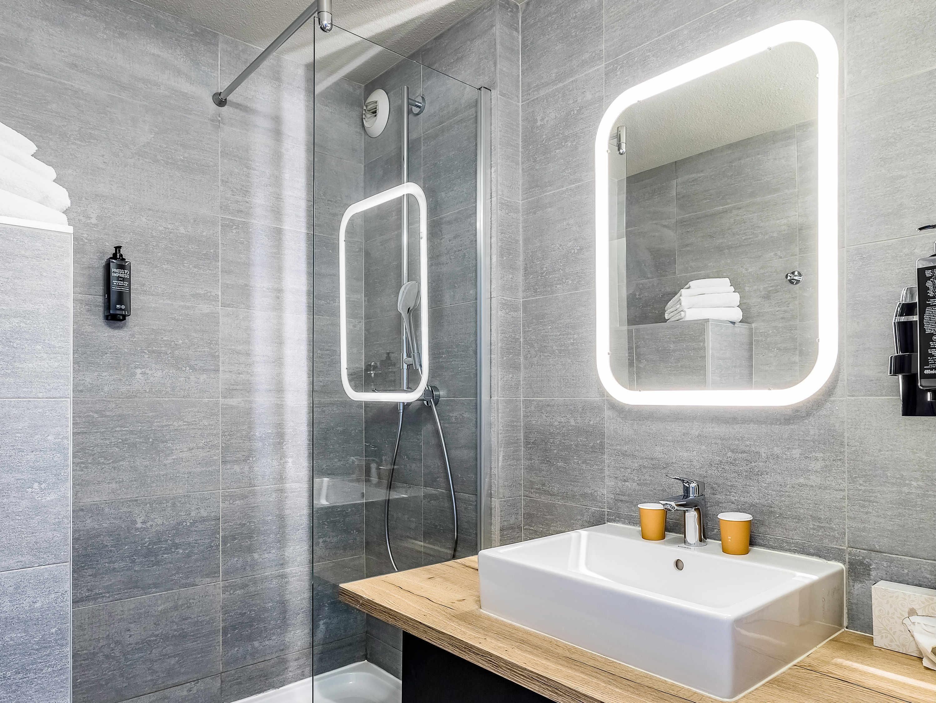 1 bedroom, premium bedding, pillow-top beds, laptop workspace