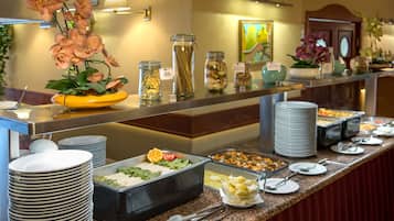 Café da manhã, almoço e jantar