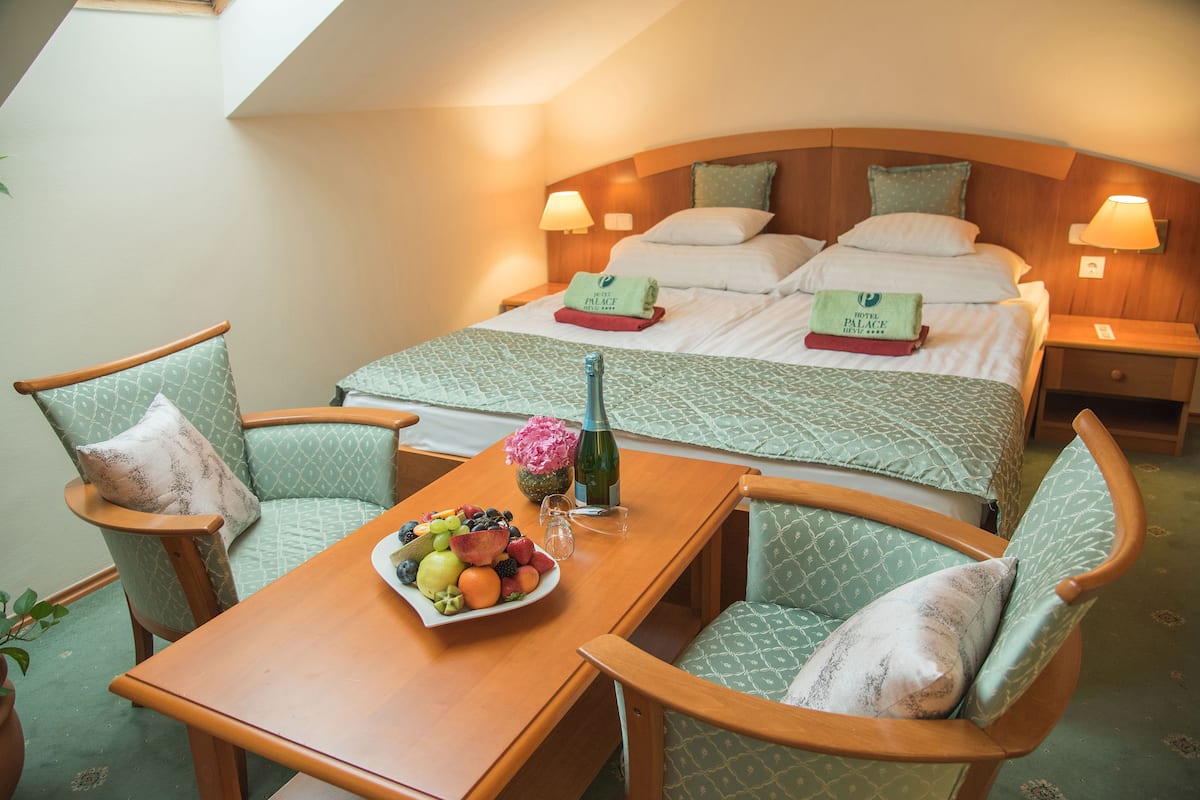 economy double room | in-room safe, desk, iron/ironing board, free wifi