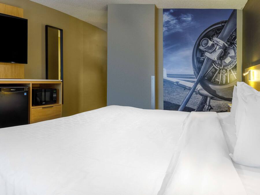 Schreibtisch, laptopgeeigneter Arbeitsplatz, Verdunkelungsvorhänge