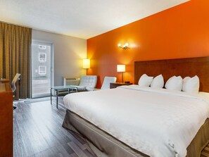 Standard Room, 1 King Bed, Non Smoking | Desk, laptop workspace, blackout drapes, iron/ironing board - Clarion Pointe Quebec Airport (Québec City)