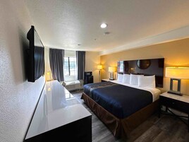 Quarto standard, 1 cama King | Escrivaninha, cortinas blackout, ferros/tábuas de passar roupa